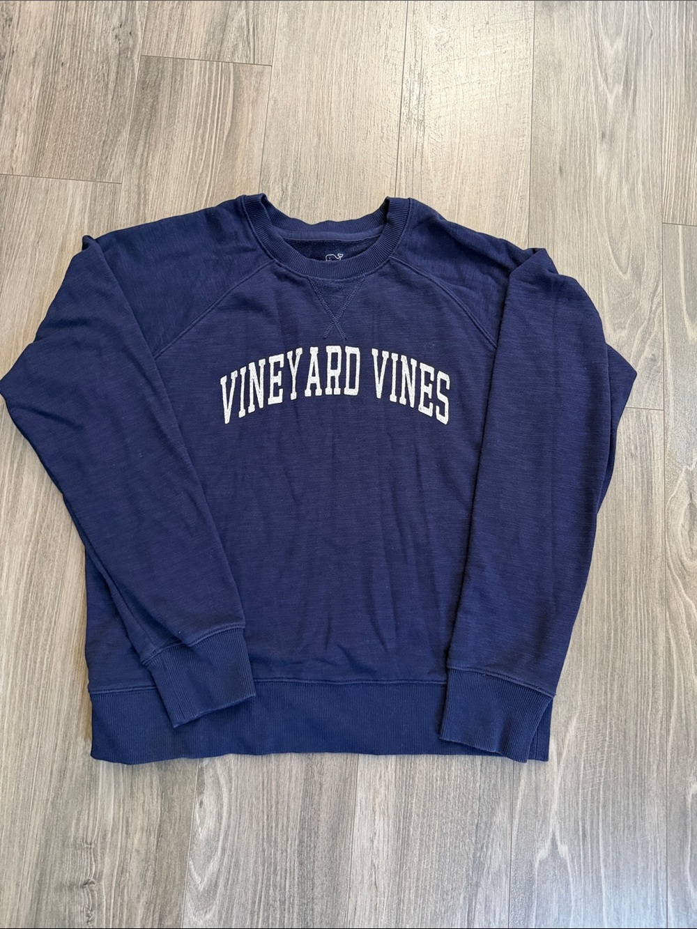 Vineyard Vines Navy Varsity Crewneck Sweatshirt Size Medium – Style 2K004640